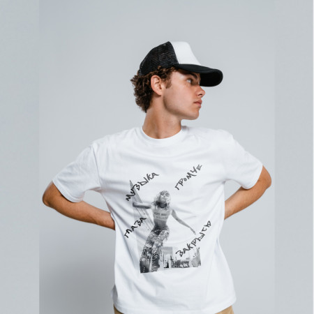  Tricou muzica mai tare ochii se inchid