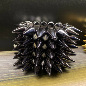 Bratara lata din plastic cu crampoane. Photo 2