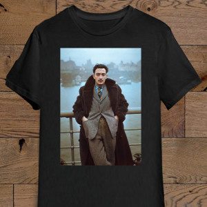 Tricou Salvador Dali la bordul transatlanticului Normandy sosind la New York, 1936.